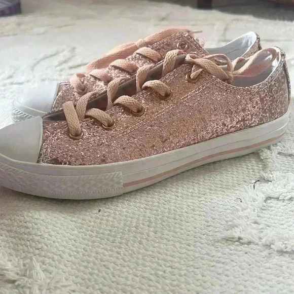 Girl's Converse Chuck Taylor Size 4 like new - Picture 5 of 9